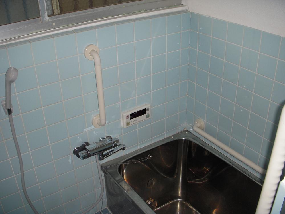 Bathroom. Local (12 May 2013) Shooting