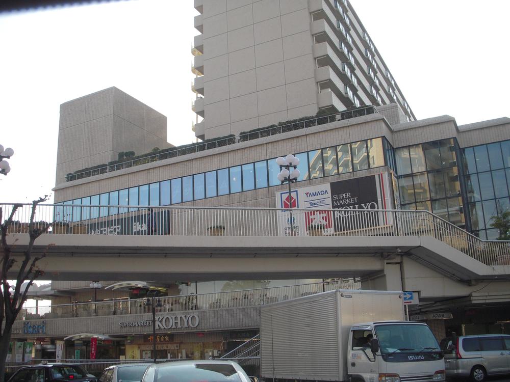 Supermarket. 1056m until the anchor supermarket Hankyu Sakasegawa shop