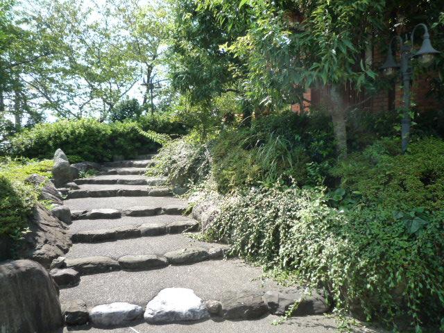 Other local. Approach to the entrance