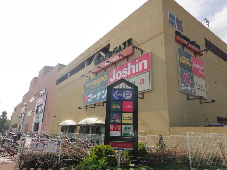 Other local. Complex Gran gate