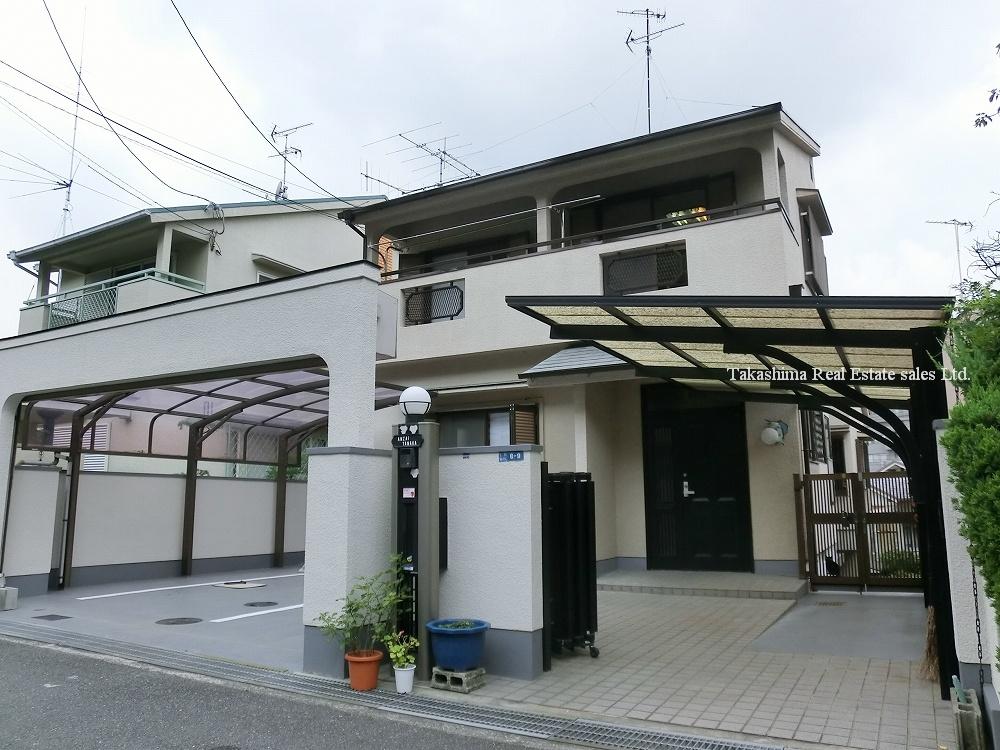 Local appearance photo. This south-facing property.