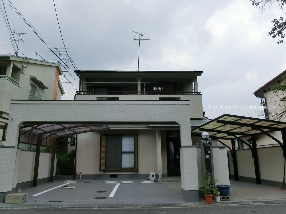 Local appearance photo. There are parking spaces 3 cars.