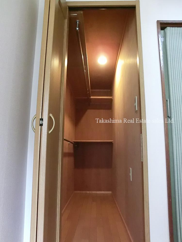 Receipt. Entrance is close to the storage space.