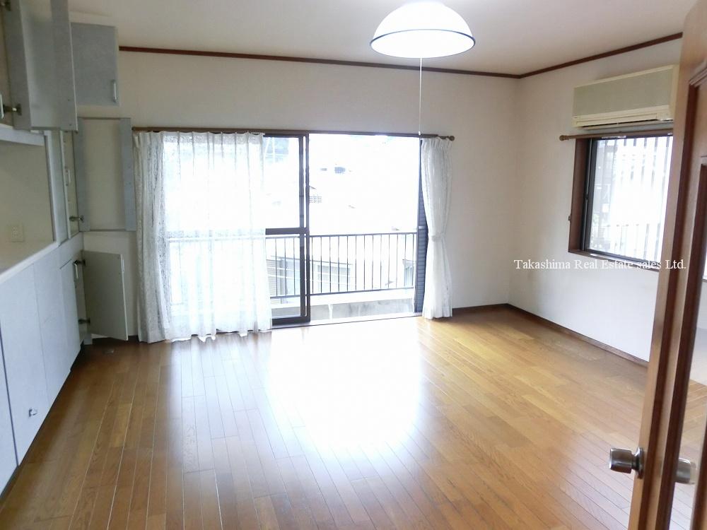 Living. Loose LDK ・ It is with a cupboard.