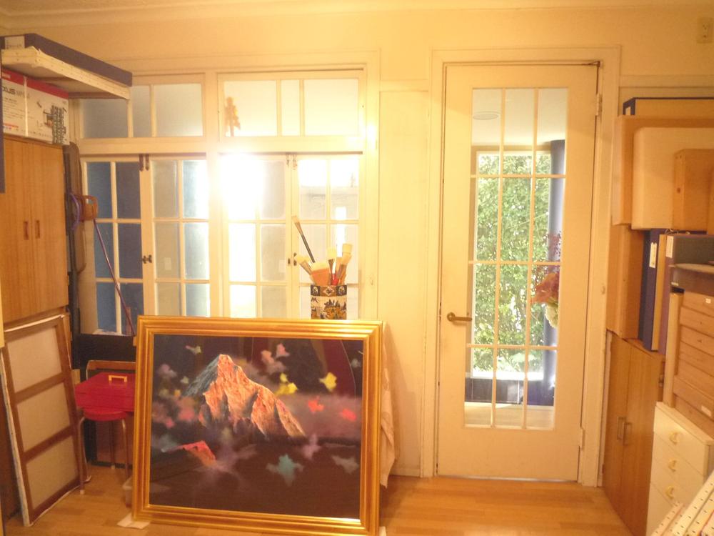 Entrance. Overlooking the entrance from the living room