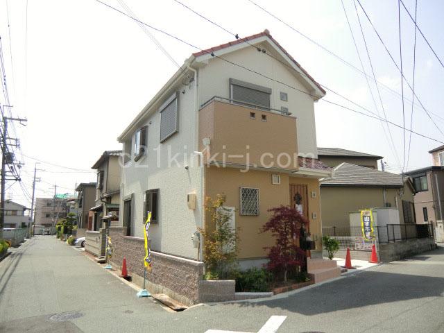 Local appearance photo. Local photos (appearance) limit 1 House! Per completion, Preview Allowed! Southeast corner lot!