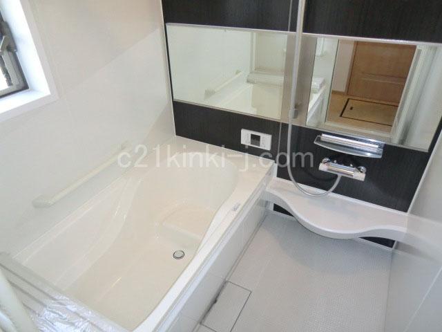 Bathroom. Local photo (bathroom) With bathroom heating dryer!