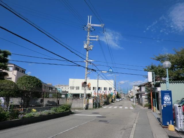 Local photos, including front road. Frontal road