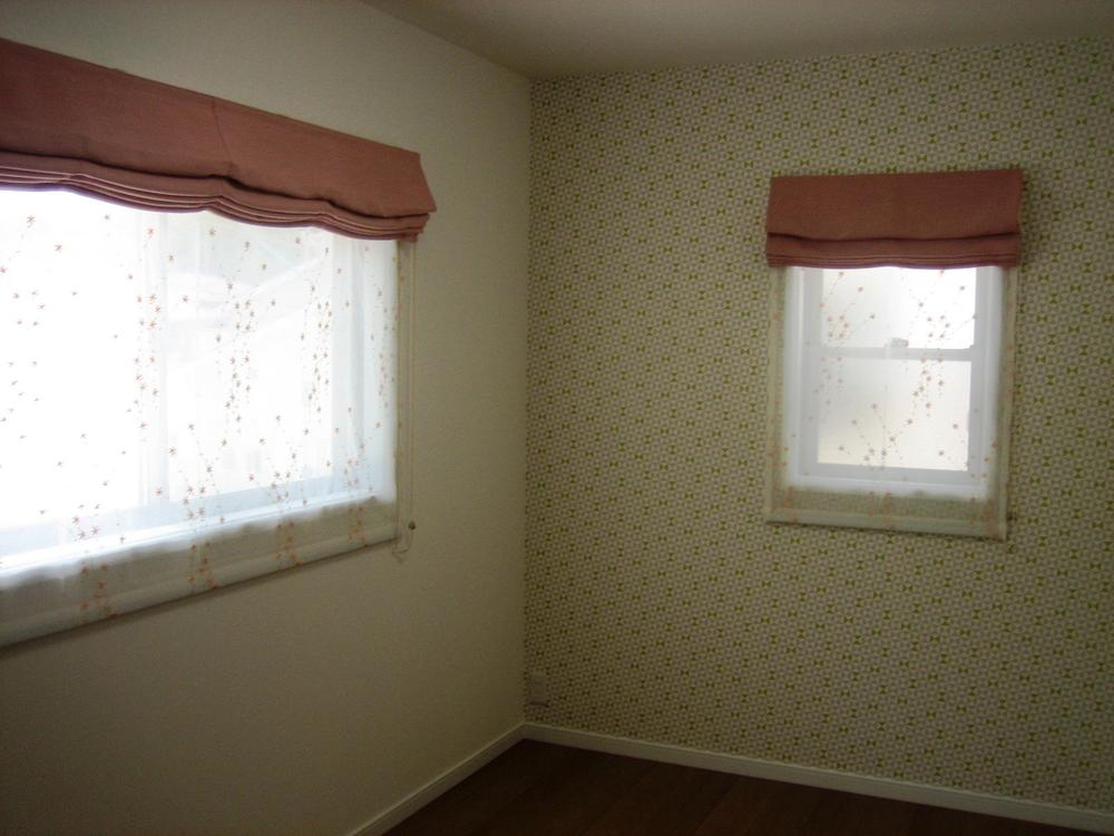 Non-living room. Girl facing Western-style