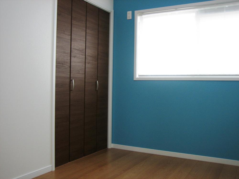 Non-living room. Boy facing Western-style