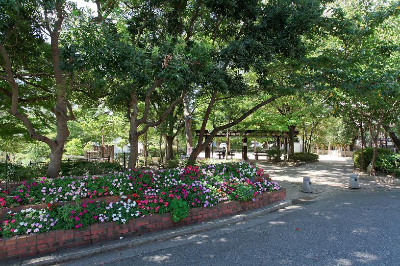 park. 360m until Hibarigaokayamate park