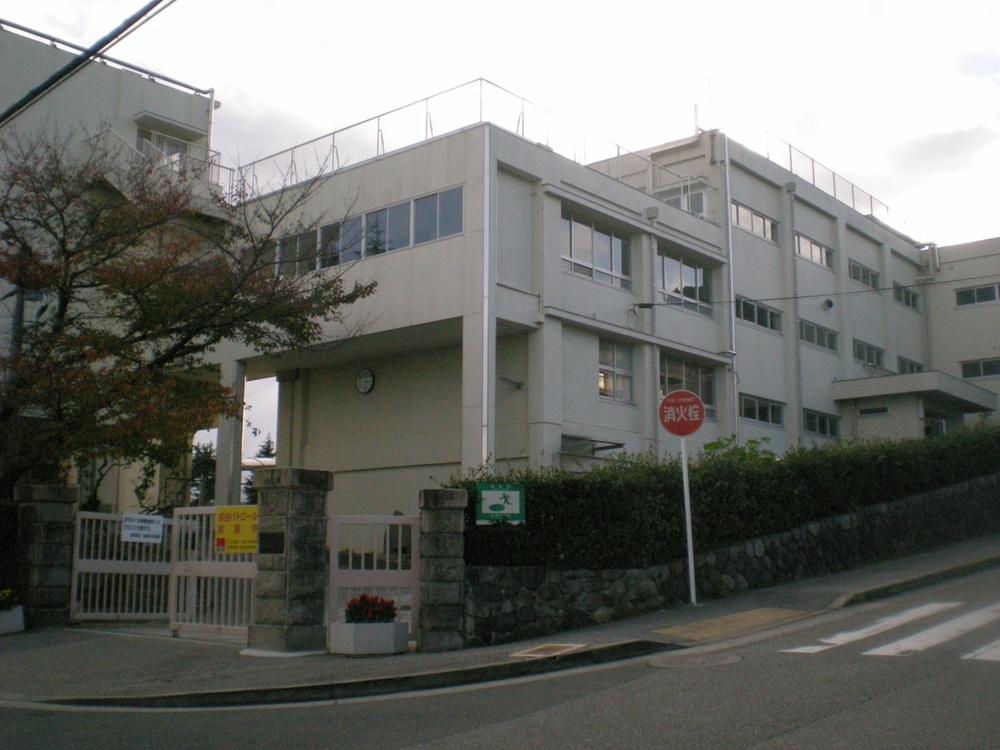 Junior high school. Hobai until junior high school is the voice of 1500m part activities It is a lively fun school life