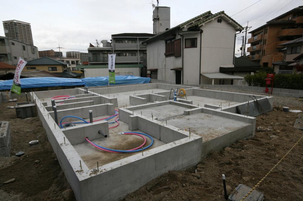 Local photos, including front road. Is completed finally foundation 2013 December 16,