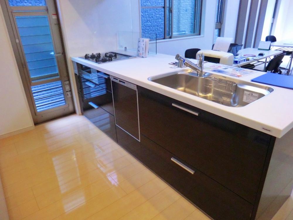 Kitchen. Photos of A issue areas of the kitchen