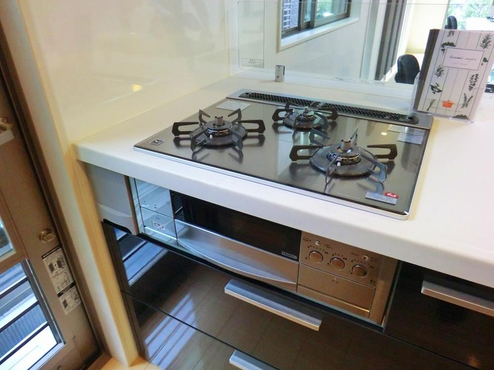 Kitchen. Photos of A issue areas of the kitchen