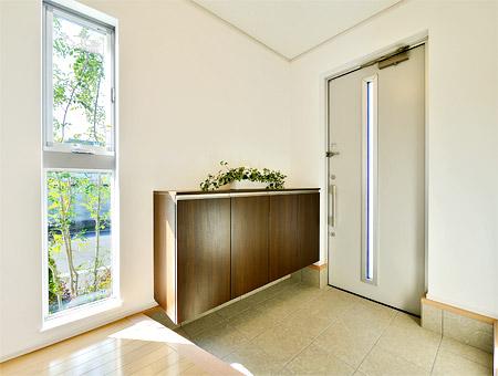 Entrance.  [No. 35 place ・ Model house] Entrance with storage that can store plenty. It feels good when the front door is always refreshing