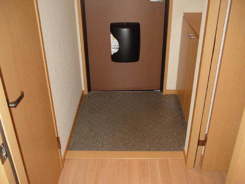 Entrance. ◎ entrance