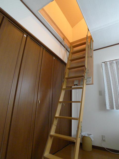 Receipt. Attic storage (about 3 Pledge)