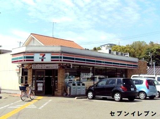 Convenience store. 750m to Seven-Eleven