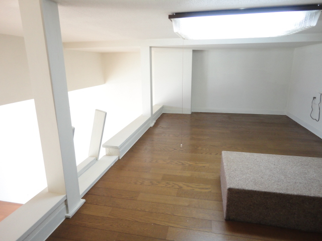 Other room space. Loft is!