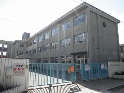 Primary school. 1040m to Sone elementary school