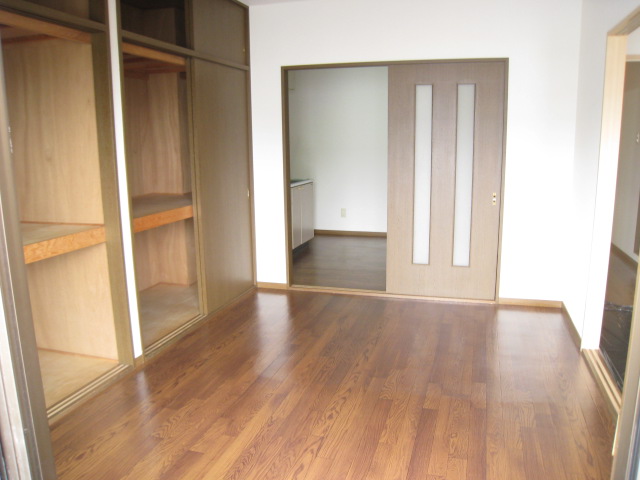 Receipt. Housed, There are three pledge worth of large capacity!