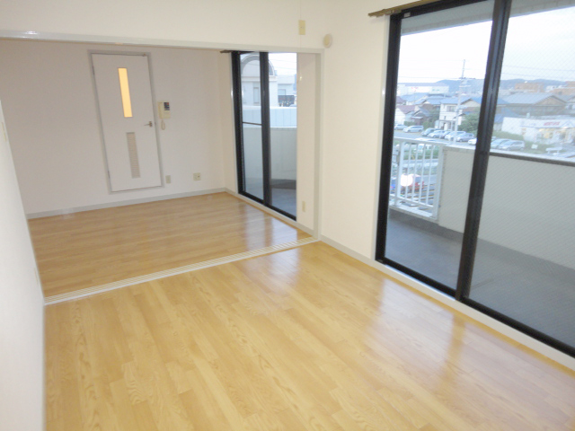 Living and room. Bright LDK and Western ^^