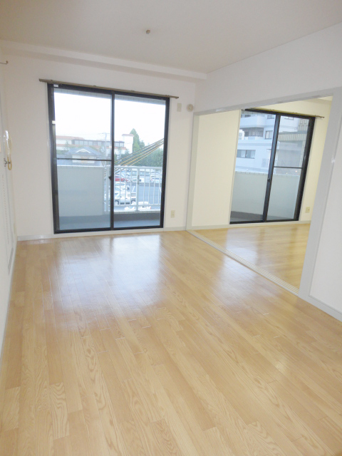 Living and room. LDK9 Pledge ^^