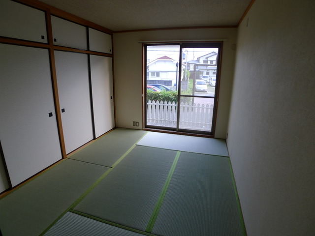 Other room space. It is a space of spacious sum.