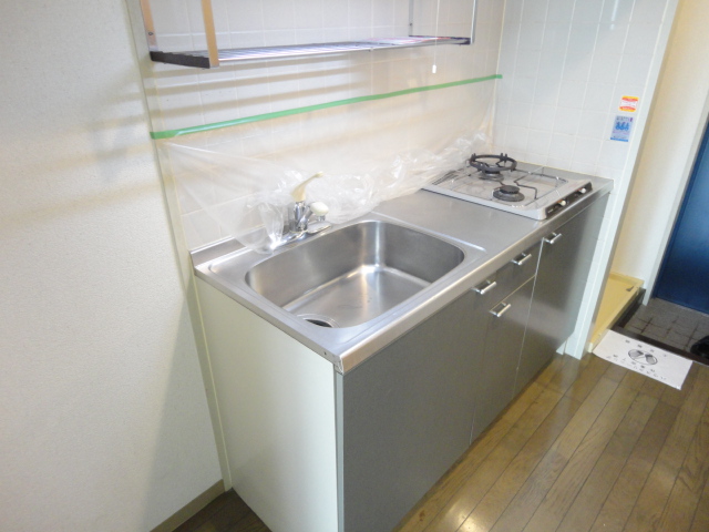 Kitchen. Two-burner gas stove with ^^