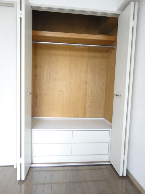 Receipt. Closet with drawers ^^