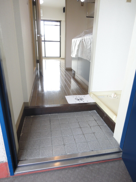 Entrance. Entrance ^^