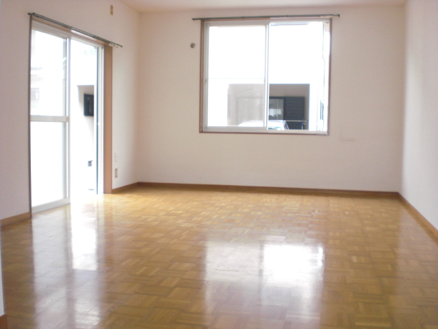 Living and room. Bright two-plane daylight LDK14.7 Pledge ^^