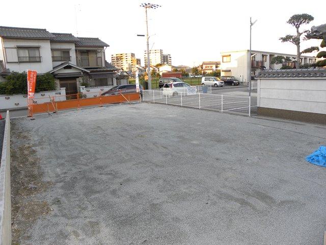 Local photos, including front road. Frontal road