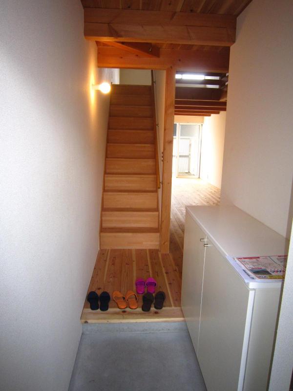 Entrance. ◎ entrance