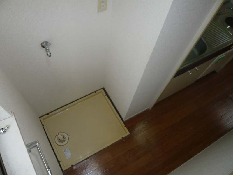 Washroom. Indoor Laundry Storage Yes