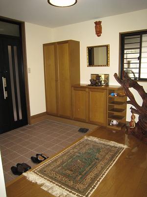 Entrance. Local (September 2013) Shooting