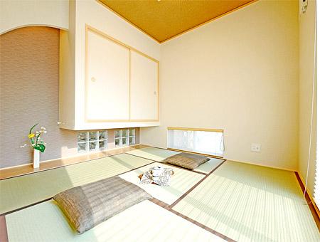 Non-living room.  [No. 6 areas ・ Model house]  Established the alcove which has been subjected to Earl The Japanese lead the living! Such as when a friend came is a space with a calm that can also be used as a guest room. 