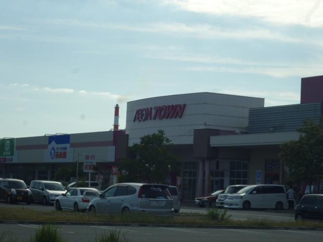 Supermarket. 400m until ion Town Takasago