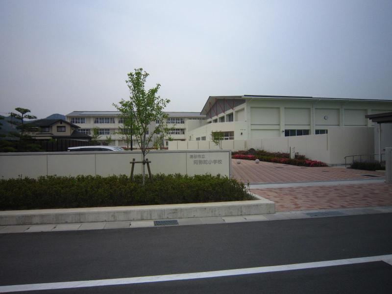 Primary school. 1200m to Amida elementary school (elementary school)