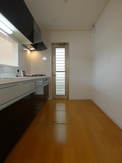 Same specifications photo (kitchen). Full slide of the system kitchen