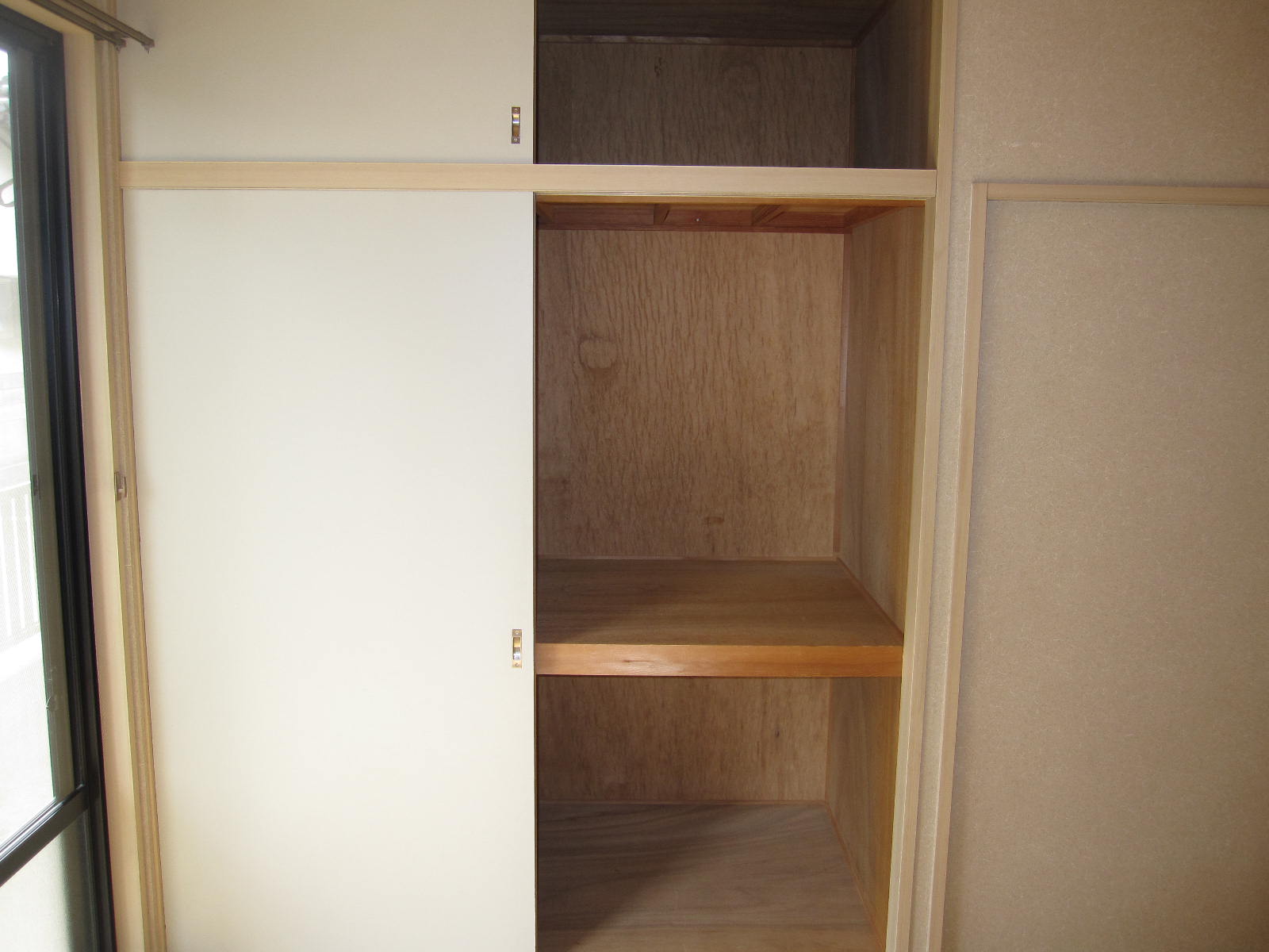 Receipt. It is a Japanese-style room storage