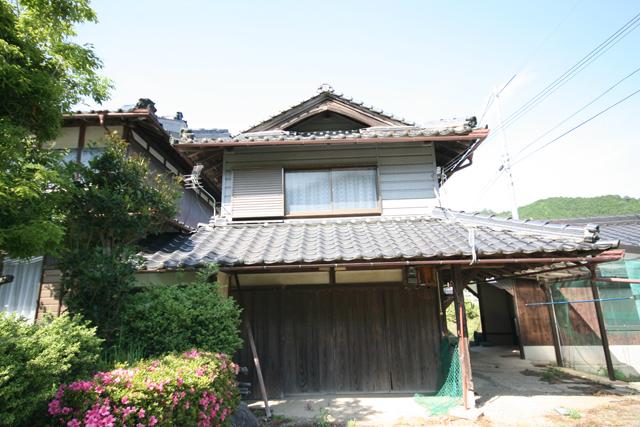 Other. The first floor is the barn, The second floor is available as a room