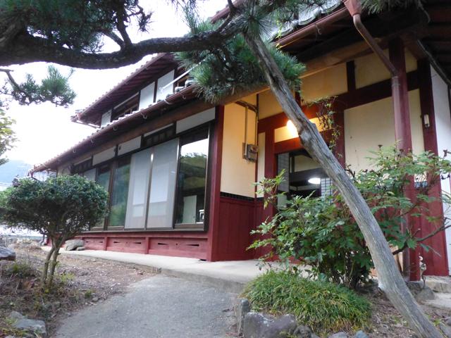 Entrance. Main house State of the entrance