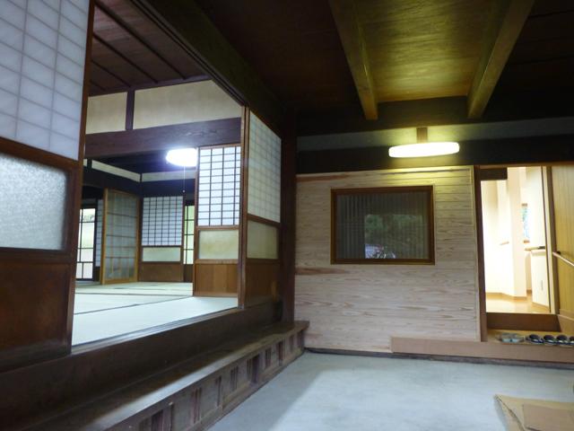 Entrance. Main house State of the entrance Doma