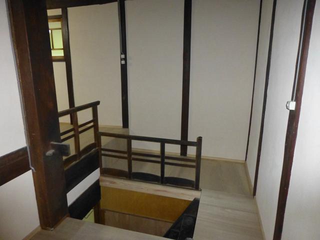 Other introspection. State of the second floor hall