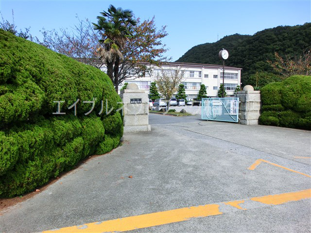 Junior high school. Tatsuno 1775m to the east, junior high school (junior high school)