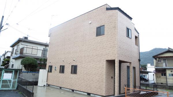 Other local. This appearance photograph as seen from the west side road