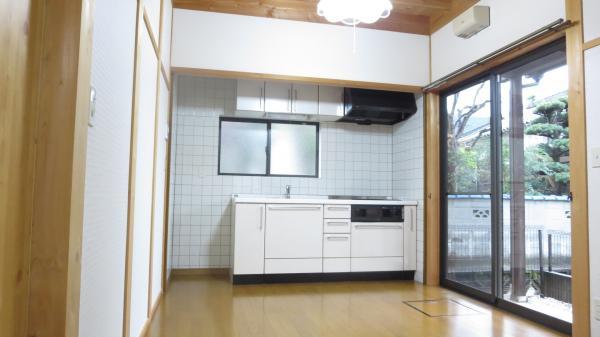 Living. System kitchen with IH cooking heater