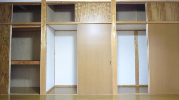 Receipt. Second floor Western-style large storage